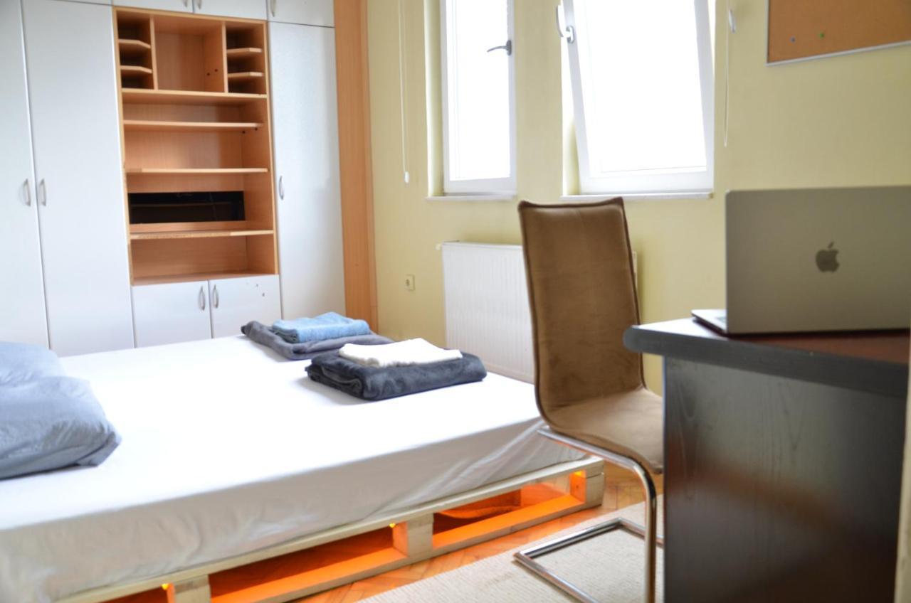 Center House Hostel Priştine Dış mekan fotoğraf